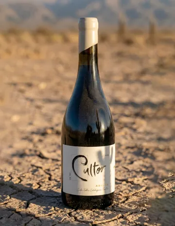 Vino de montaña nacido al borde del abismo.